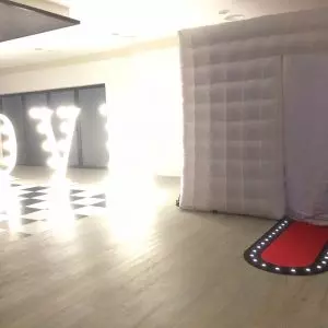 Inflatable cube photo booth